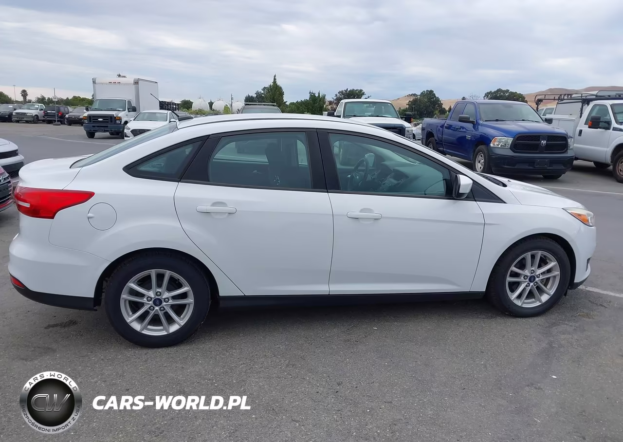 2018 Ford Focus Se VIN:1FADP3F25JL328544 - 14