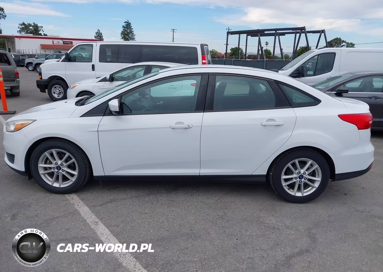 2018 Ford Focus Se VIN:1FADP3F25JL328544 - 15