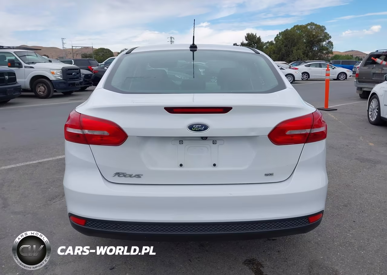 2018 Ford Focus Se VIN:1FADP3F25JL328544 - 17