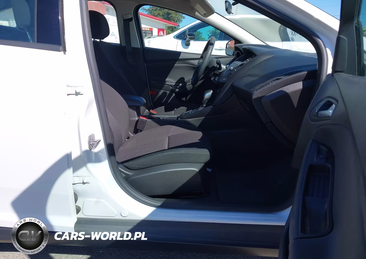 2018 Ford Focus Se VIN:1FADP3F25JL328544 - 5