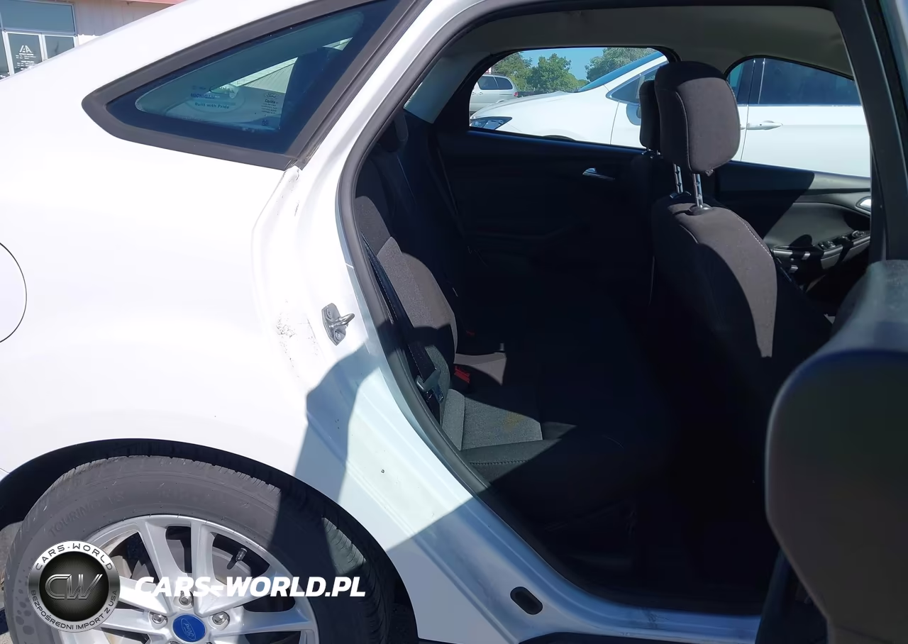 2018 Ford Focus Se VIN:1FADP3F25JL328544 - 8