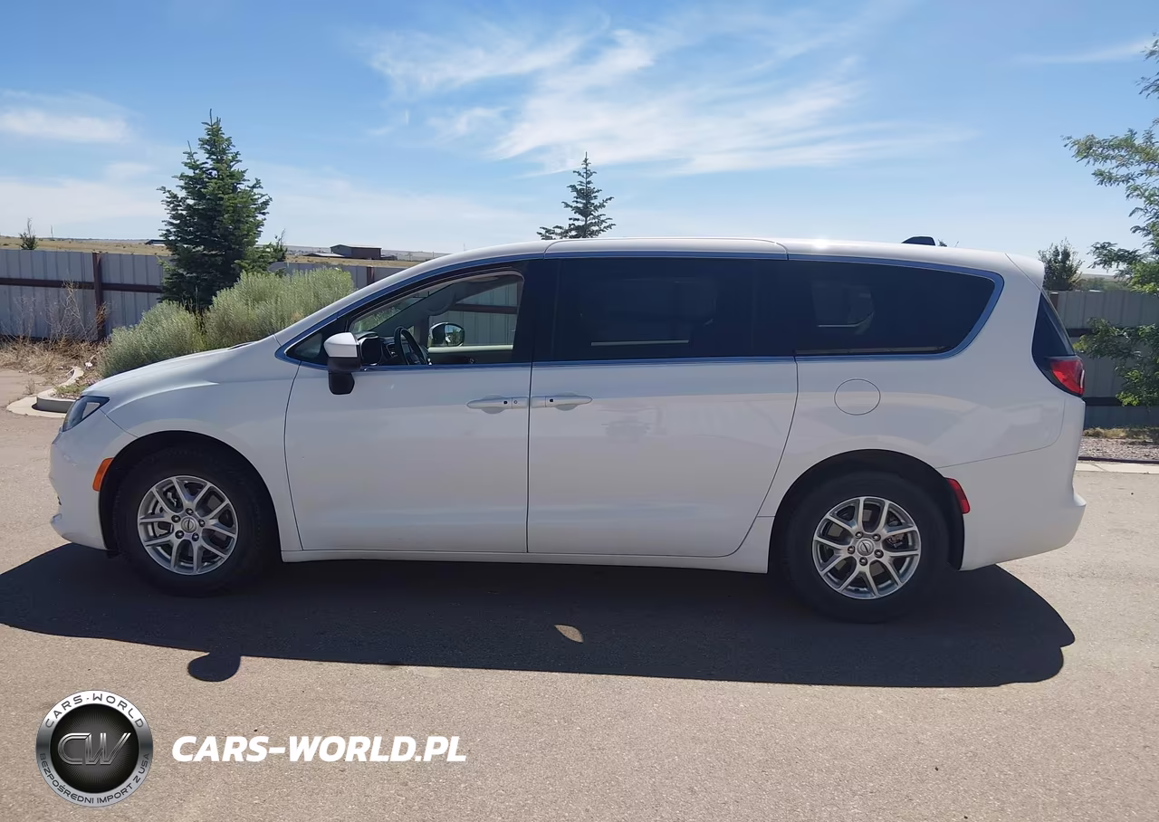2022 Chrysler Voyager Lx VIN:2C4RC1CG2NR127830 - 18