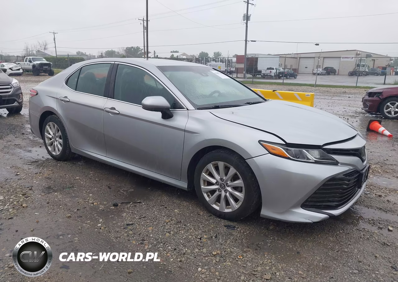 2018 Toyota Camry Le – zdjęcie 1 z 17
