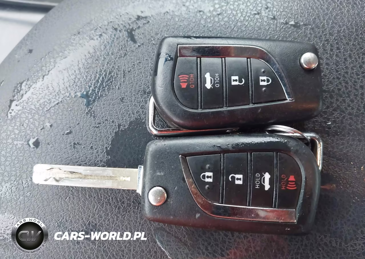 2018 Toyota Camry Le VIN:4T1B11HK9JU074976 - 11