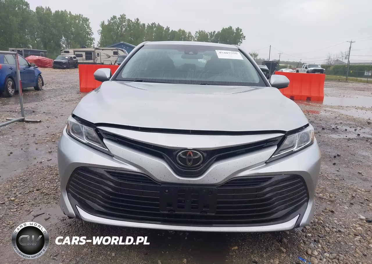 2018 Toyota Camry Le VIN:4T1B11HK9JU074976 - 12