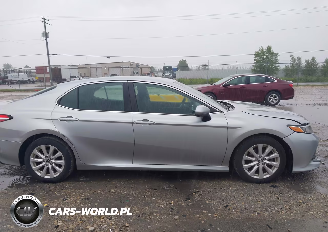 2018 Toyota Camry Le VIN:4T1B11HK9JU074976 - 13