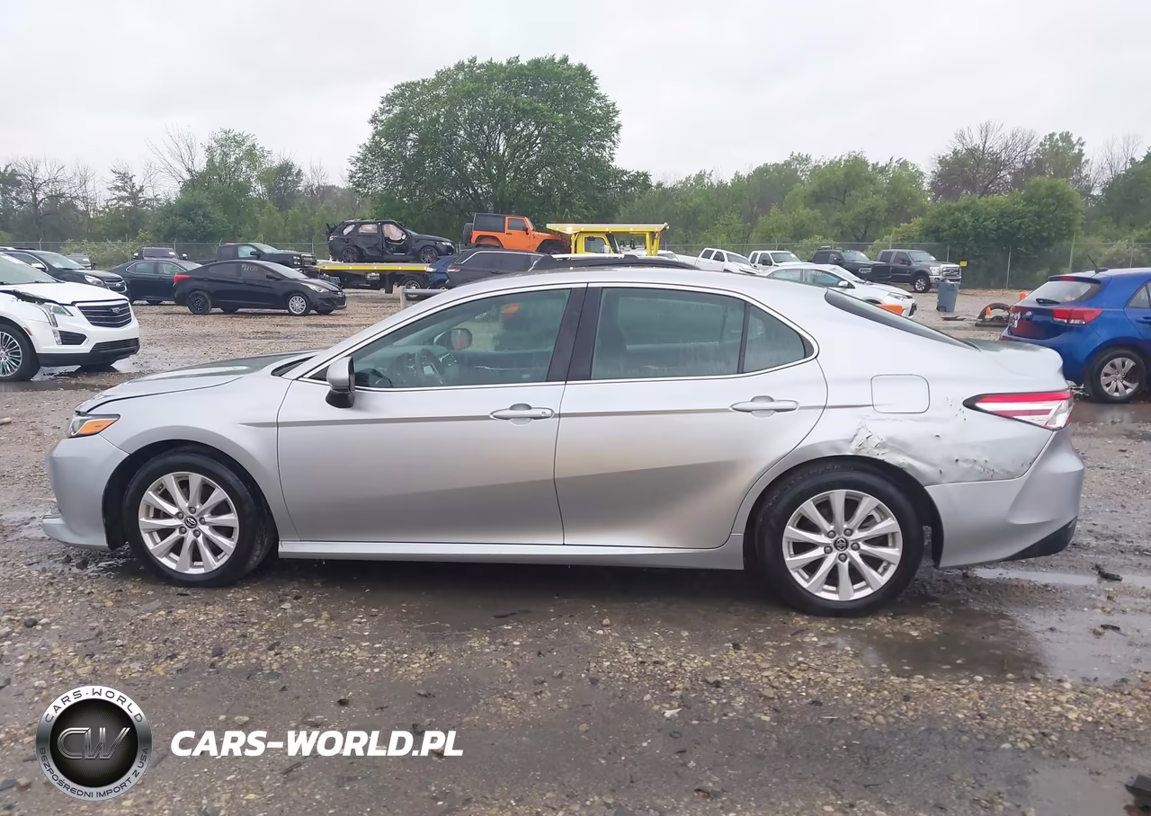 2018 Toyota Camry Le VIN:4T1B11HK9JU074976 - 14