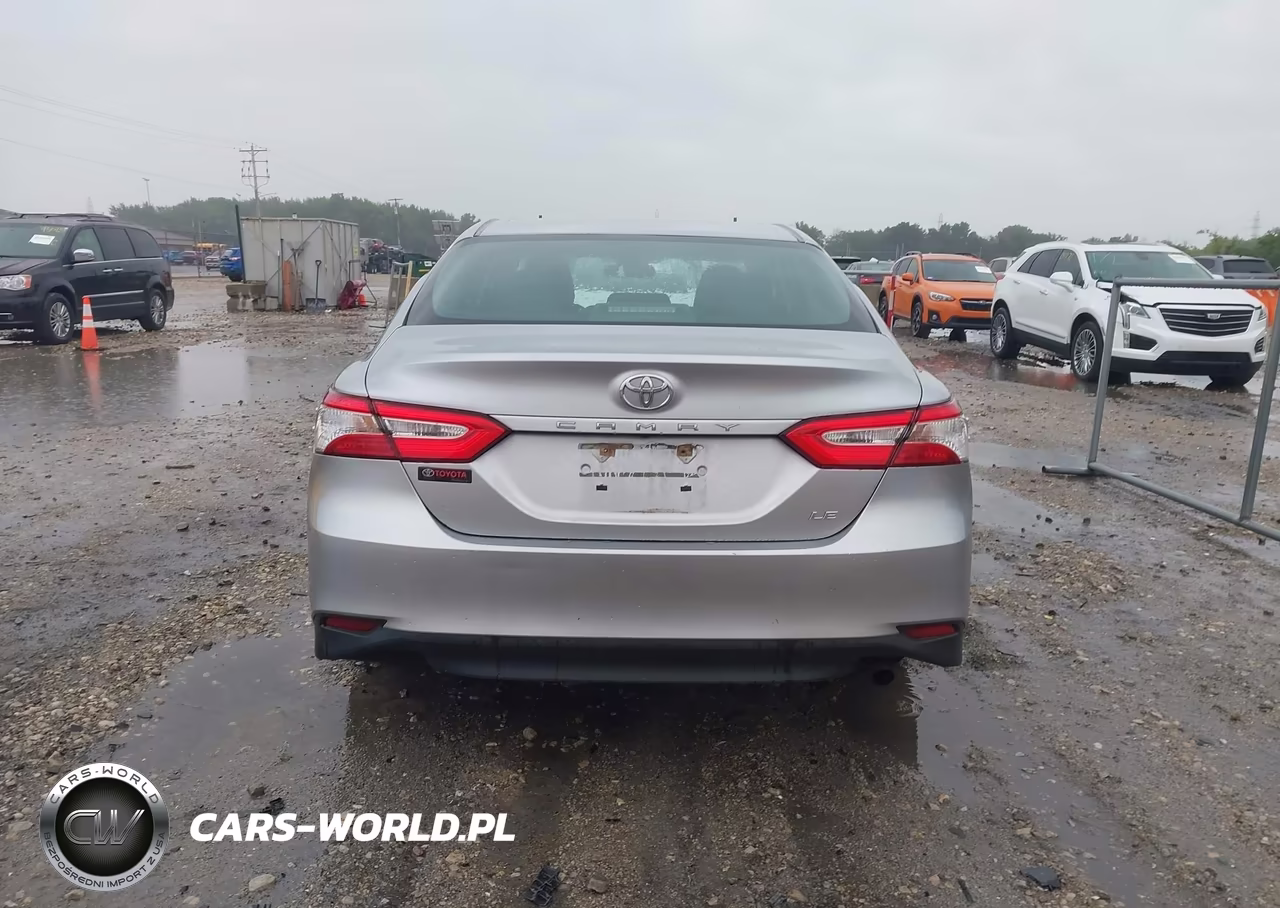 2018 Toyota Camry Le VIN:4T1B11HK9JU074976 - 16