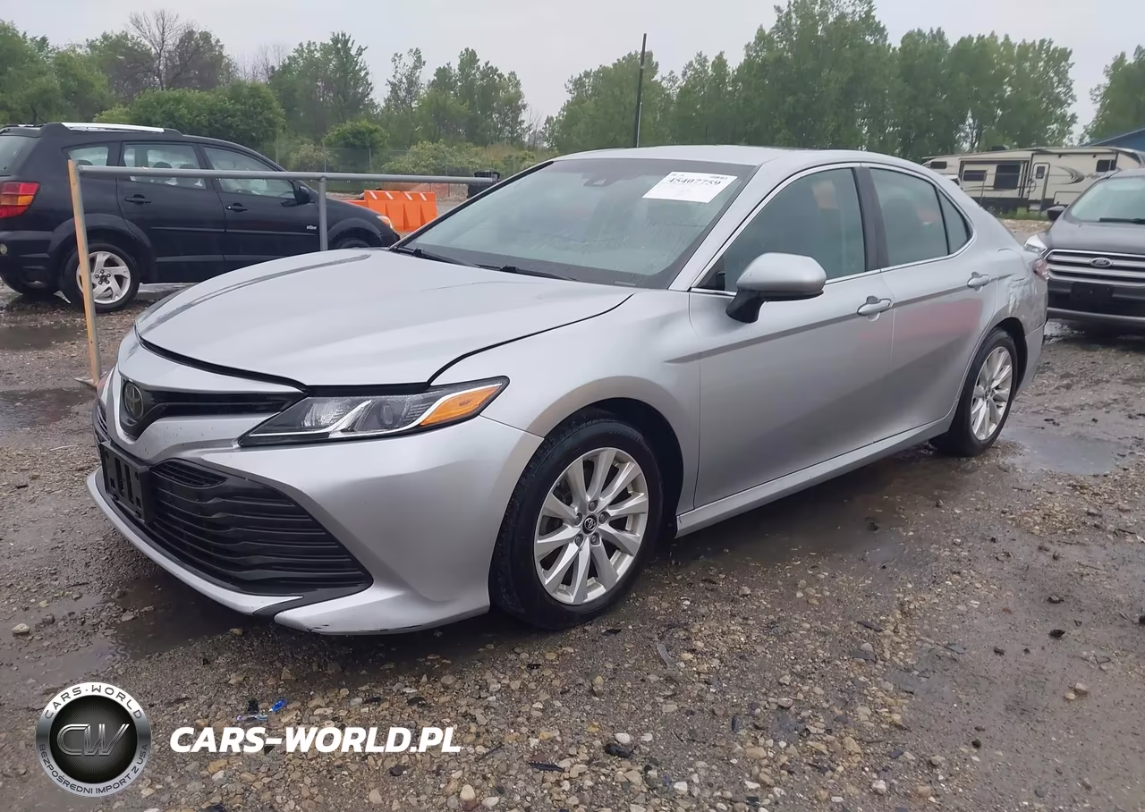2018 Toyota Camry Le VIN:4T1B11HK9JU074976 - 2