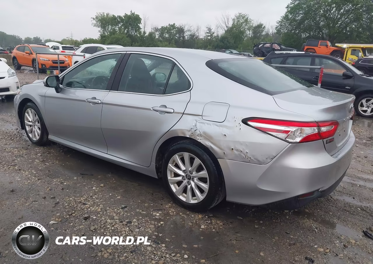 2018 Toyota Camry Le VIN:4T1B11HK9JU074976 - 3