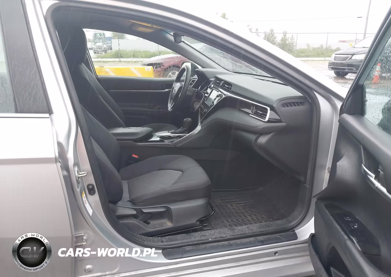 2018 Toyota Camry Le VIN:4T1B11HK9JU074976 - 5