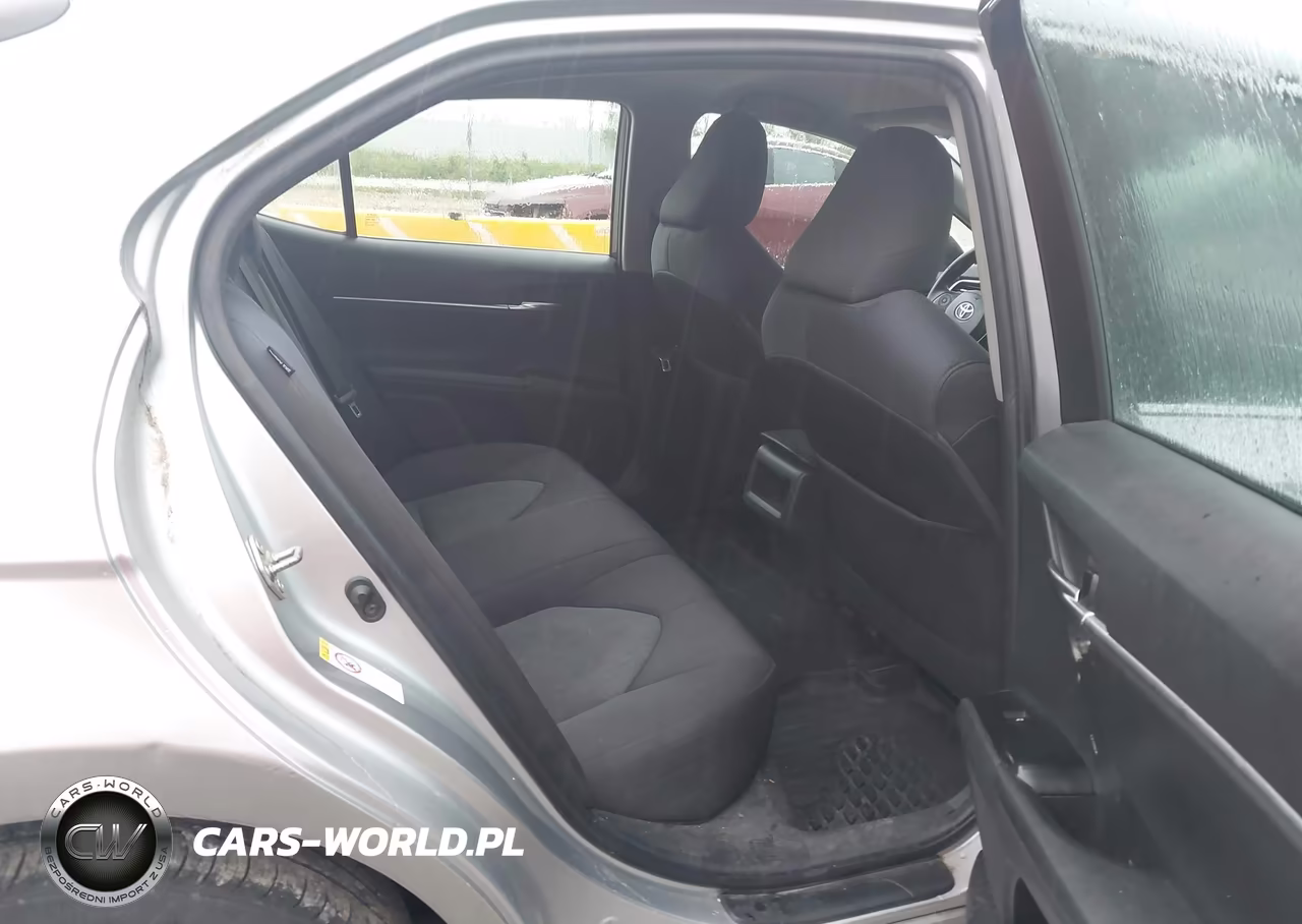 2018 Toyota Camry Le VIN:4T1B11HK9JU074976 - 8
