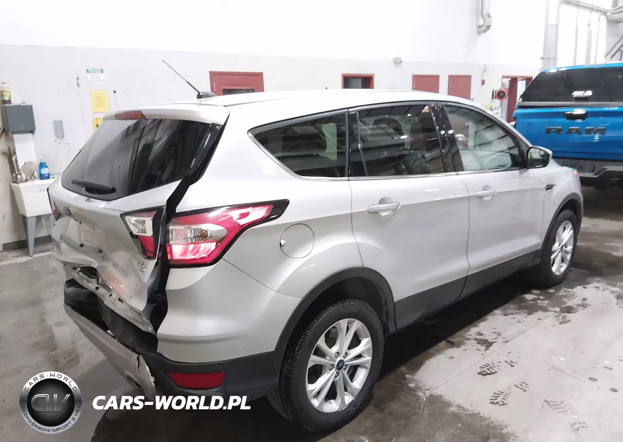2017 Ford Escape Se VIN:1FMCU9G98HUE75194 - 4
