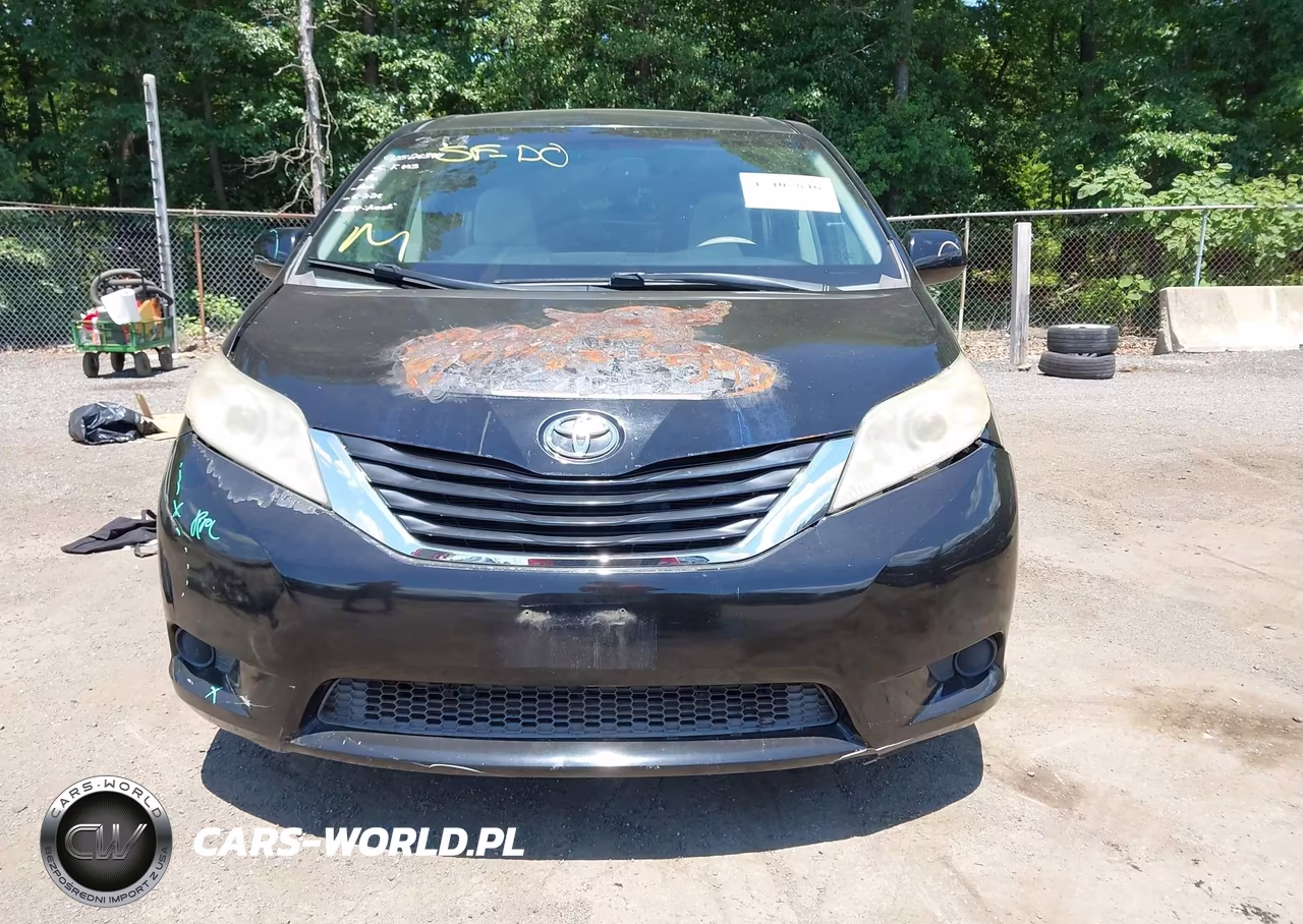 2011 Toyota Sienna Le V6 VIN:5TDKK3DC6BS037272 - 12