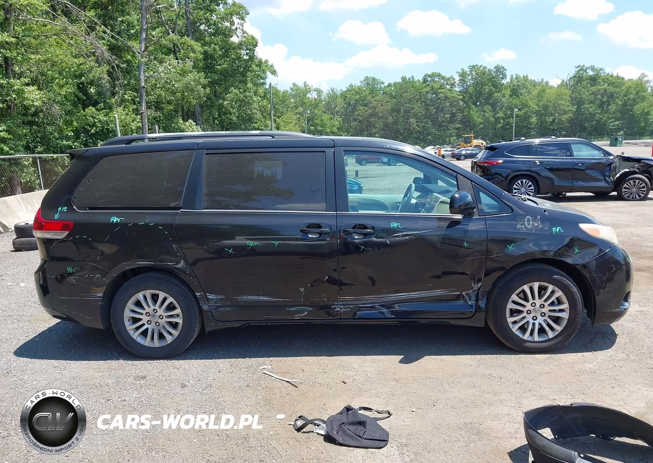 2011 Toyota Sienna Le V6 VIN:5TDKK3DC6BS037272 - 13