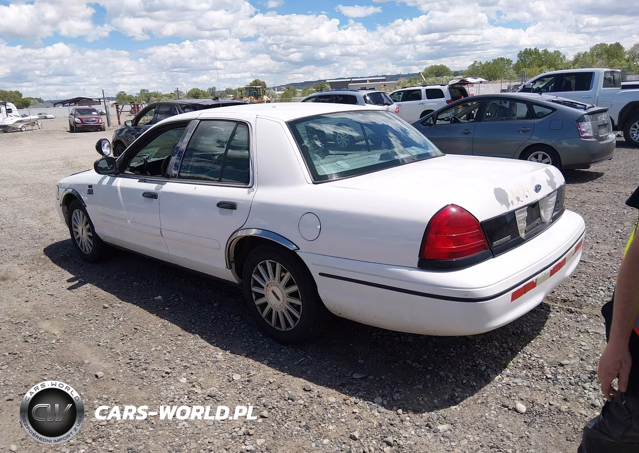2000 Ford Crown Victoria Police Interceptor VIN:2FAFP71W4YX136474 - 3