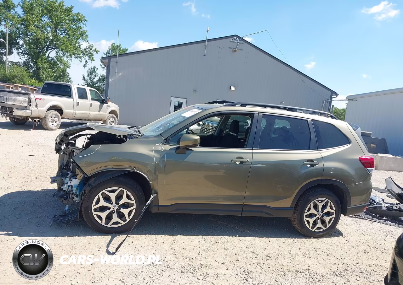 2024 Subaru Forester Premium VIN:JF2SKADC2RH411865 - 15
