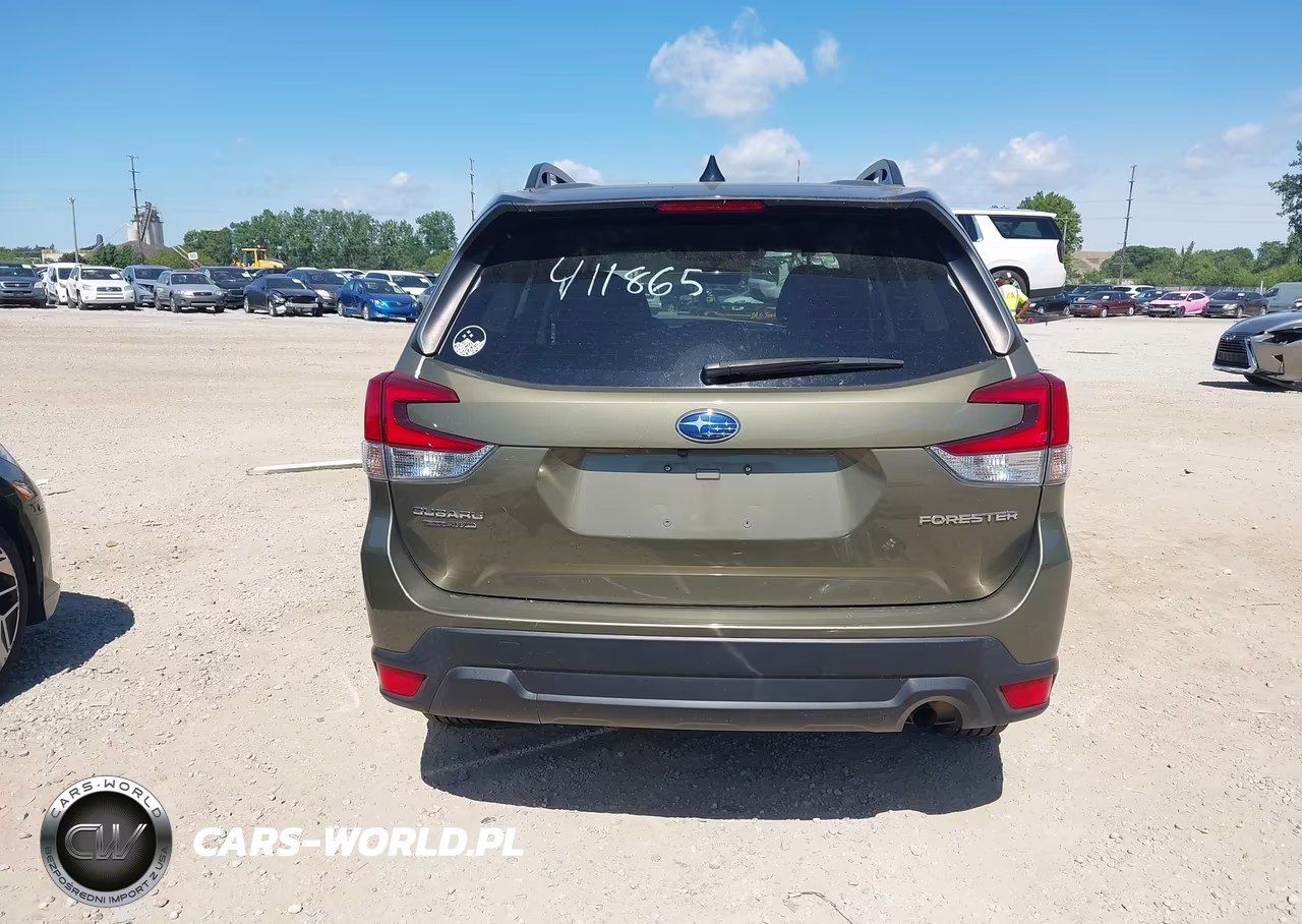 2024 Subaru Forester Premium VIN:JF2SKADC2RH411865 - 17