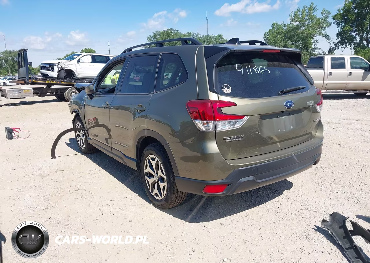 2024 Subaru Forester Premium VIN:JF2SKADC2RH411865 - 3