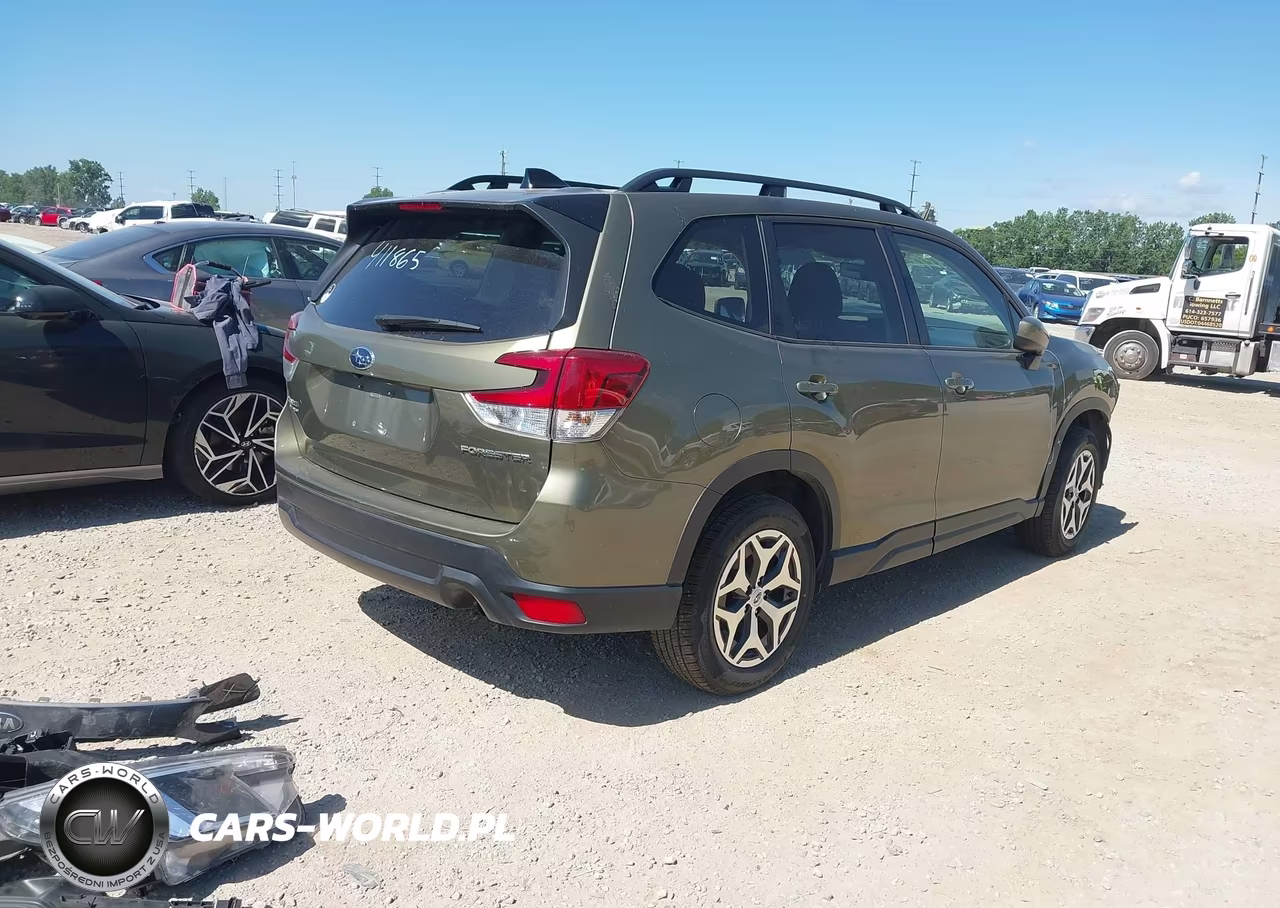 2024 Subaru Forester Premium VIN:JF2SKADC2RH411865 - 4