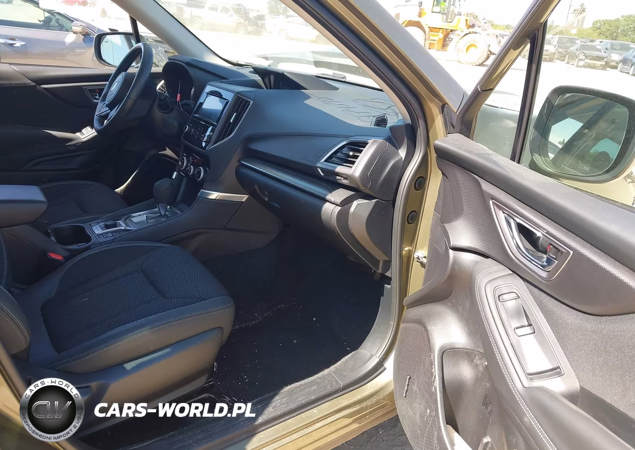 2024 Subaru Forester Premium VIN:JF2SKADC2RH411865 - 5