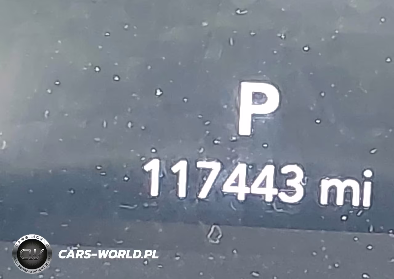 2019 Jeep Wrangler Unlimited Sahara VIN:1C4HJXEG1KW657887 - 16