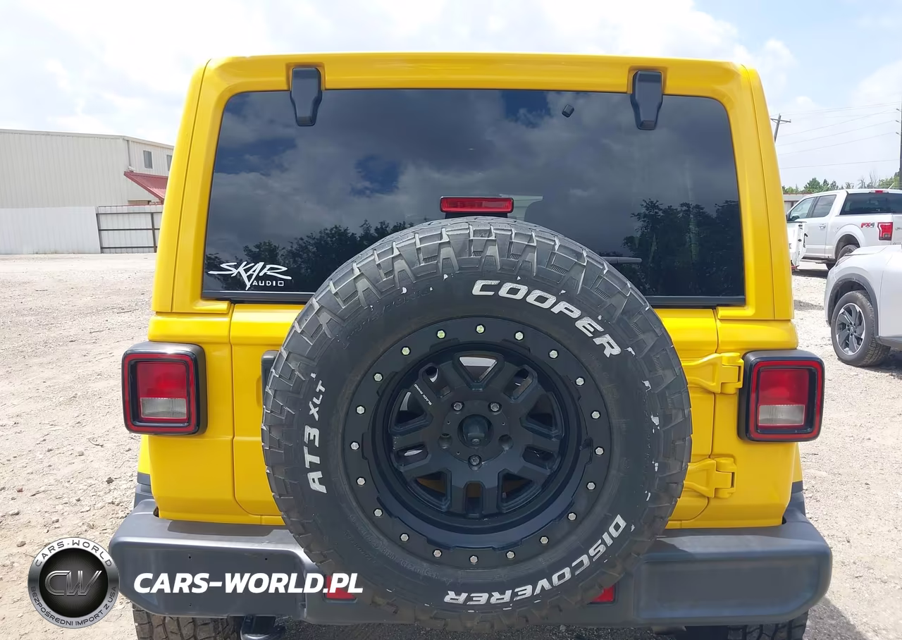 2019 Jeep Wrangler Unlimited Sahara VIN:1C4HJXEG1KW657887 - 17