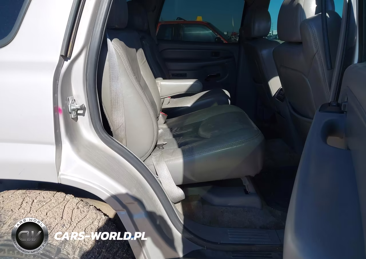 2004 GMC Yukon Denali VIN:1GKEK63U24J267727 - 8