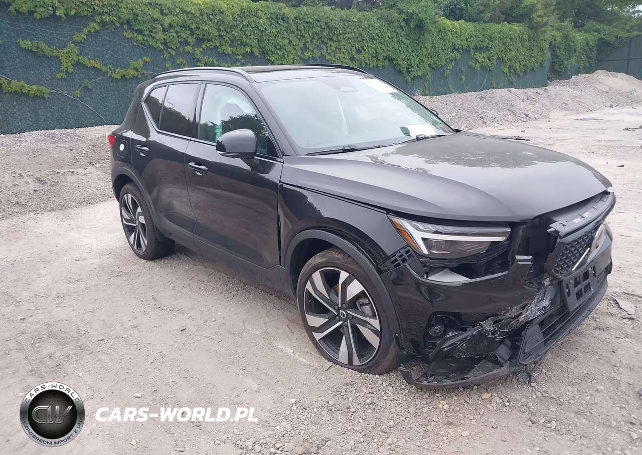 2025 Volvo Xc40 B5 Plus Dark Theme VIN:YV4L12UCXS2517336 - 1