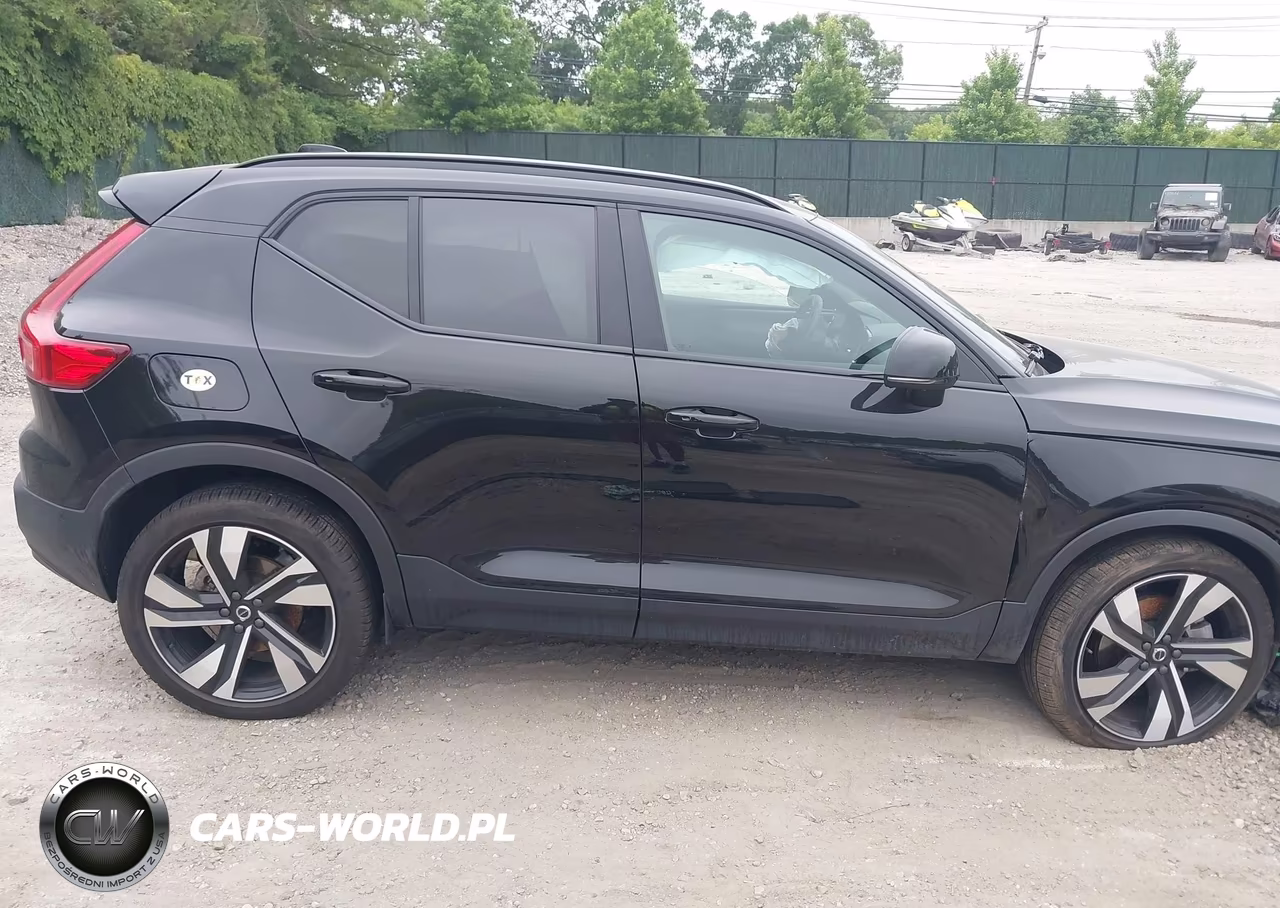 2025 Volvo Xc40 B5 Plus Dark Theme VIN:YV4L12UCXS2517336 - 13