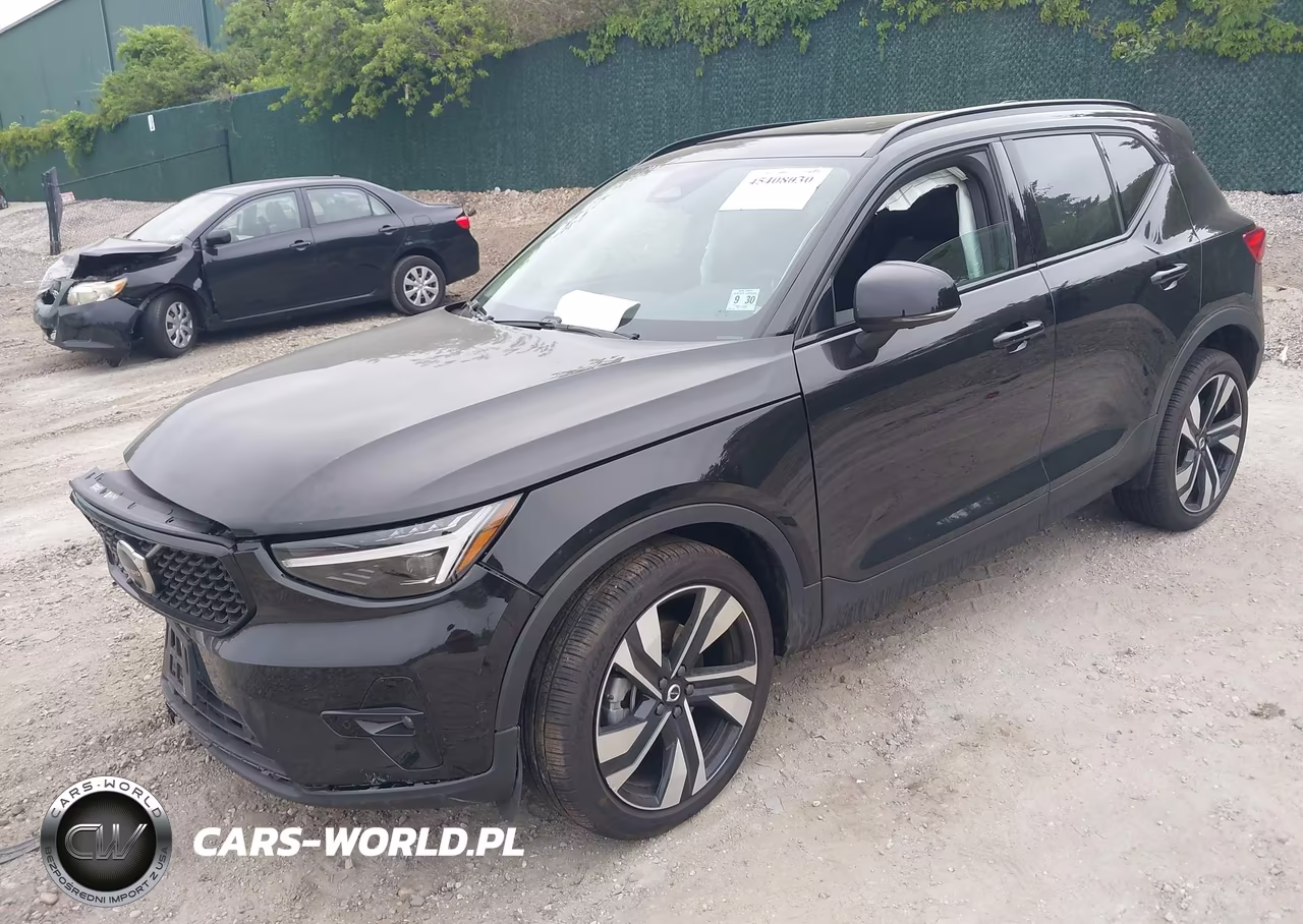 2025 Volvo Xc40 B5 Plus Dark Theme VIN:YV4L12UCXS2517336 - 2