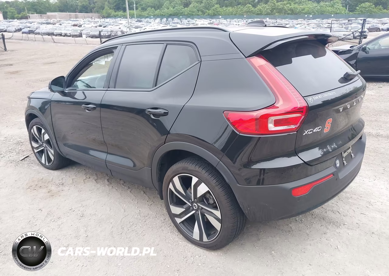 2025 Volvo Xc40 B5 Plus Dark Theme VIN:YV4L12UCXS2517336 - 3