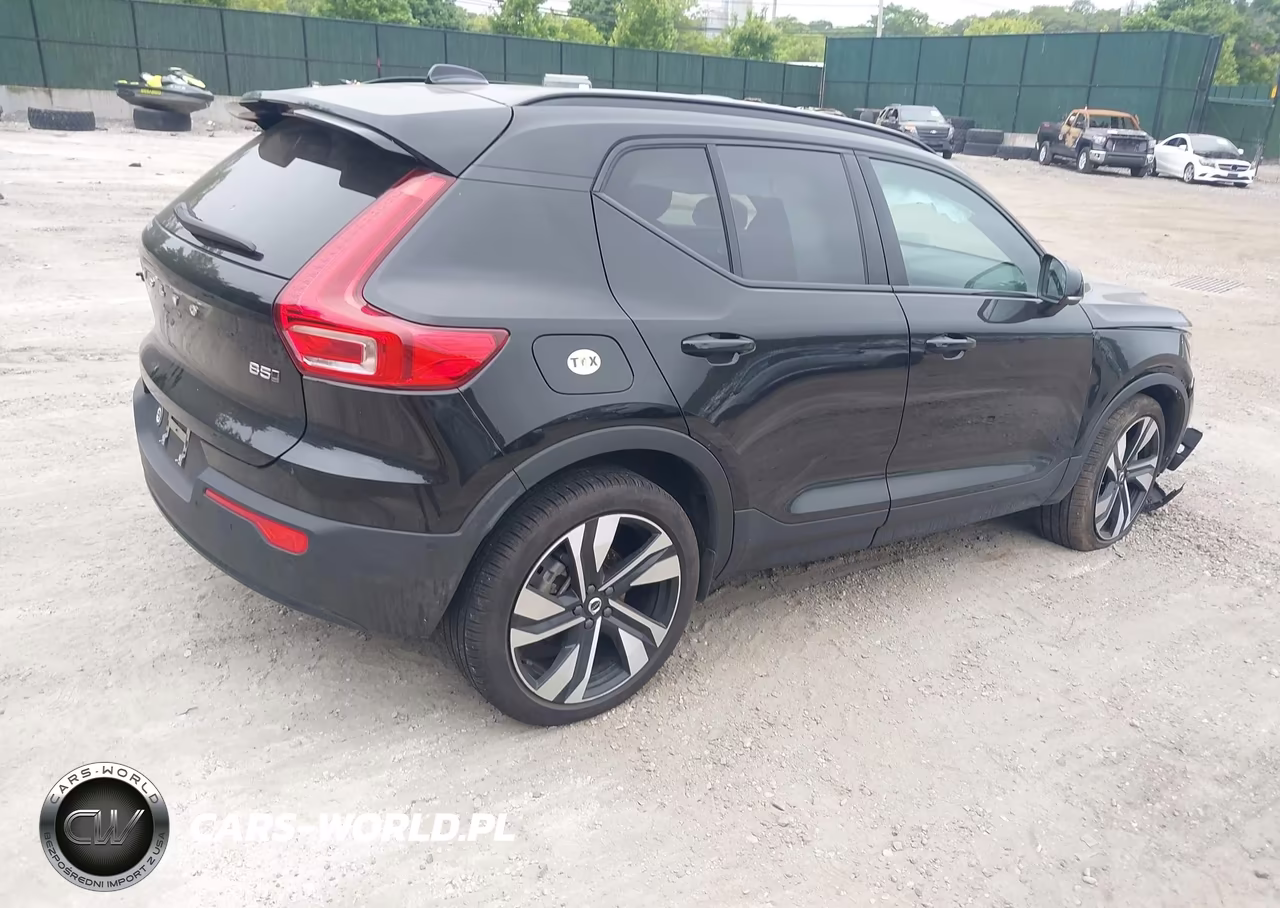 2025 Volvo Xc40 B5 Plus Dark Theme VIN:YV4L12UCXS2517336 - 4
