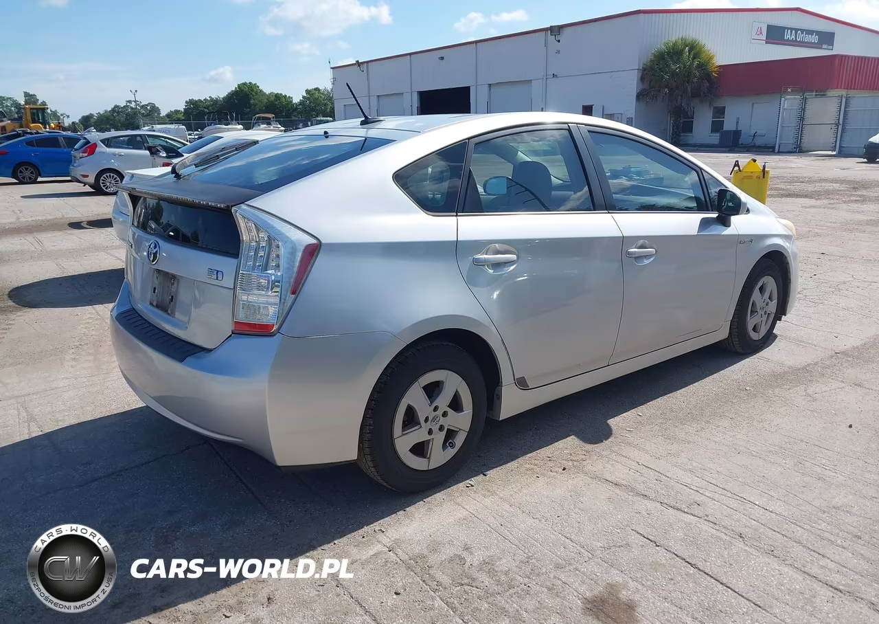 2011 Toyota Prius Four VIN:JTDKN3DU9B0305377 - 4