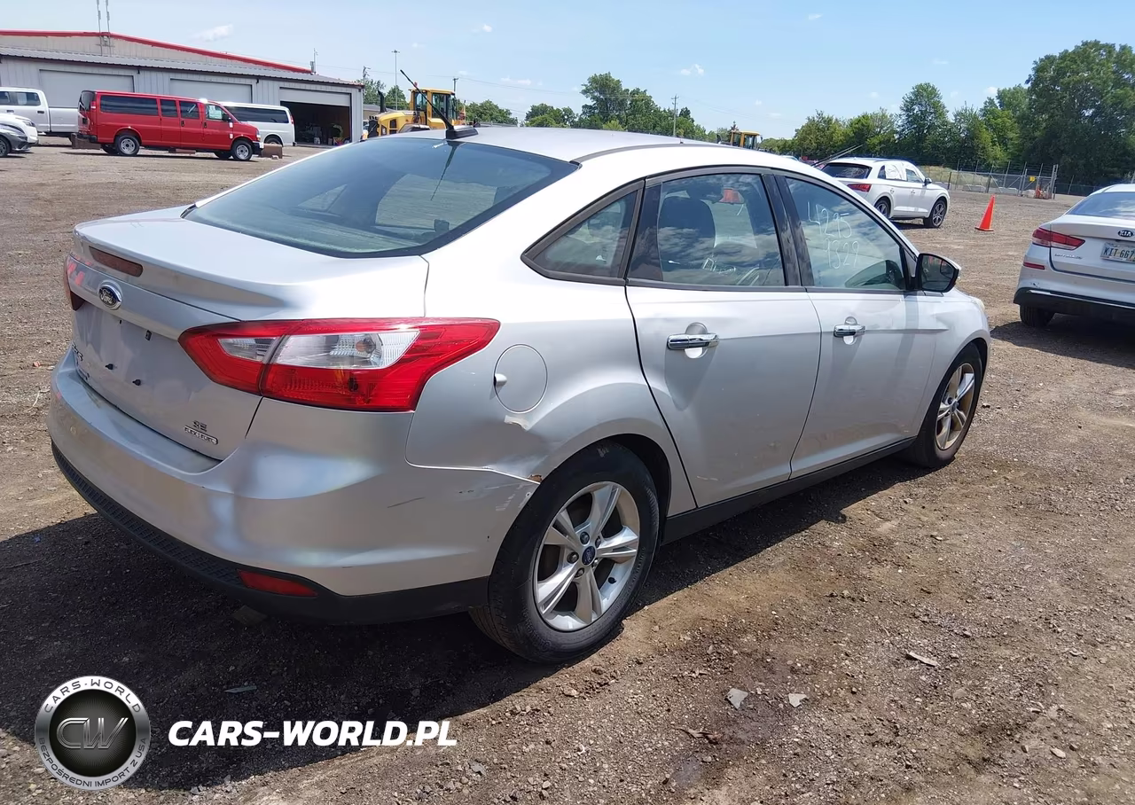 2014 Ford Focus Se VIN:1FADP3F28EL248953 - 4