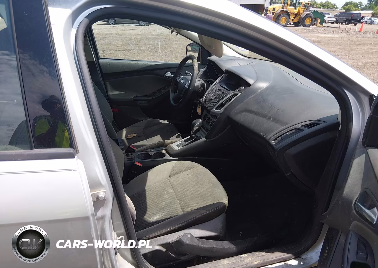 2014 Ford Focus Se VIN:1FADP3F28EL248953 - 5