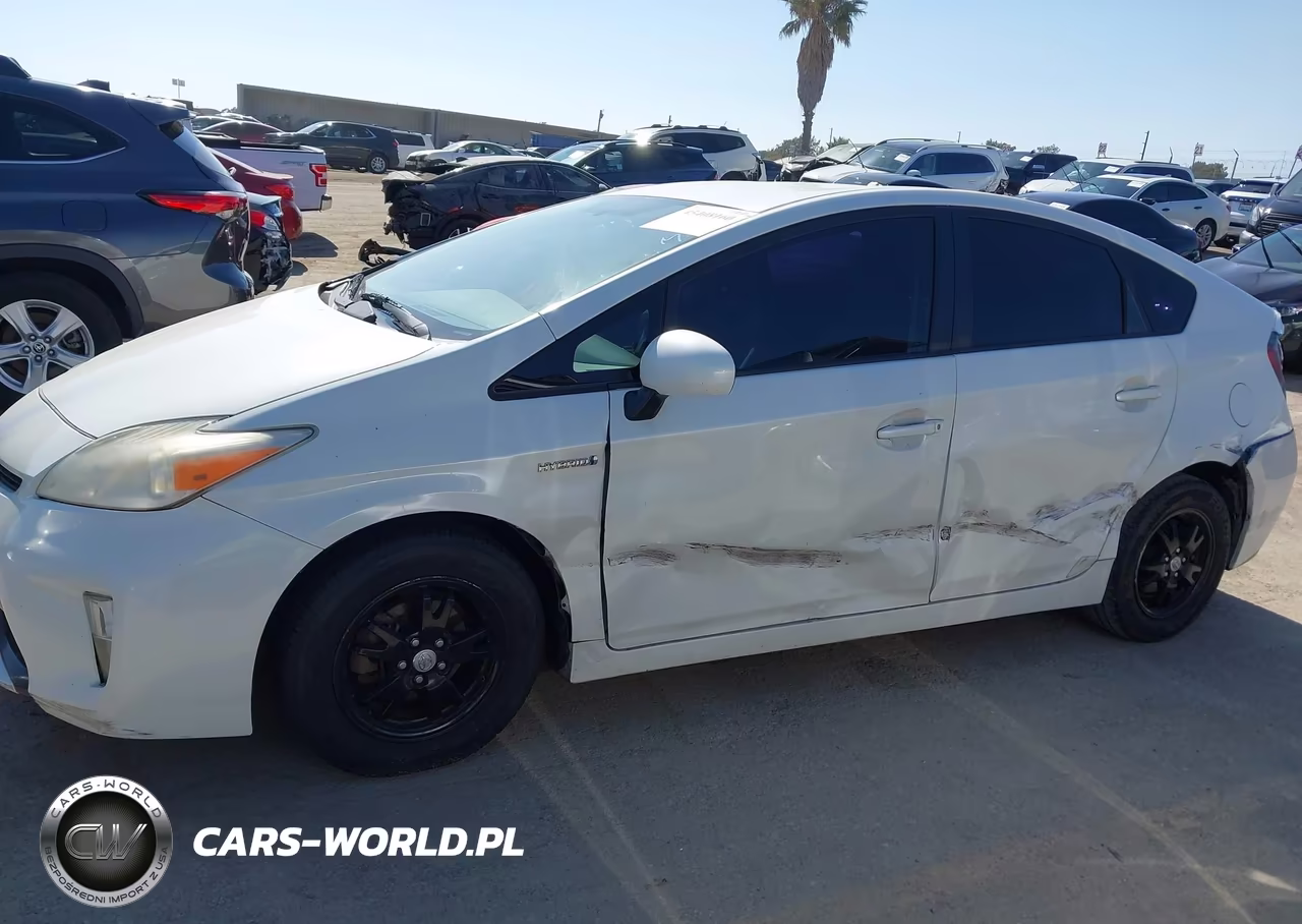 2015 Toyota Prius Two VIN:JTDKN3DU1F1997814 - 14