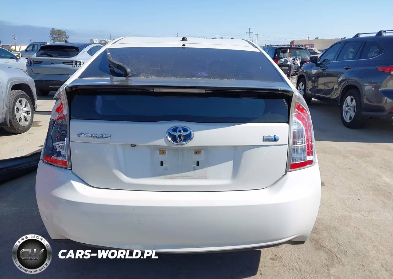 2015 Toyota Prius Two VIN:JTDKN3DU1F1997814 - 16