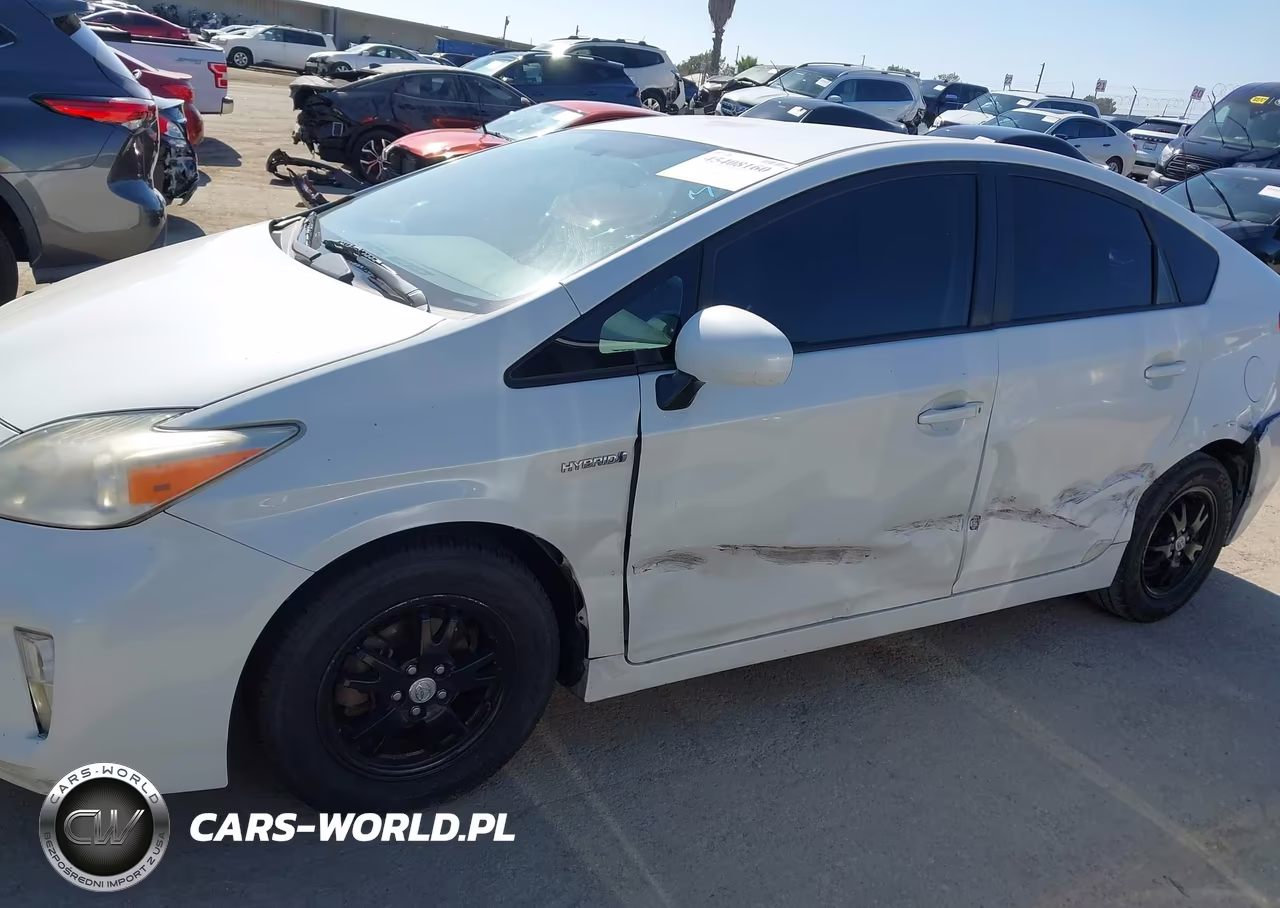 2015 Toyota Prius Two VIN:JTDKN3DU1F1997814 - 6