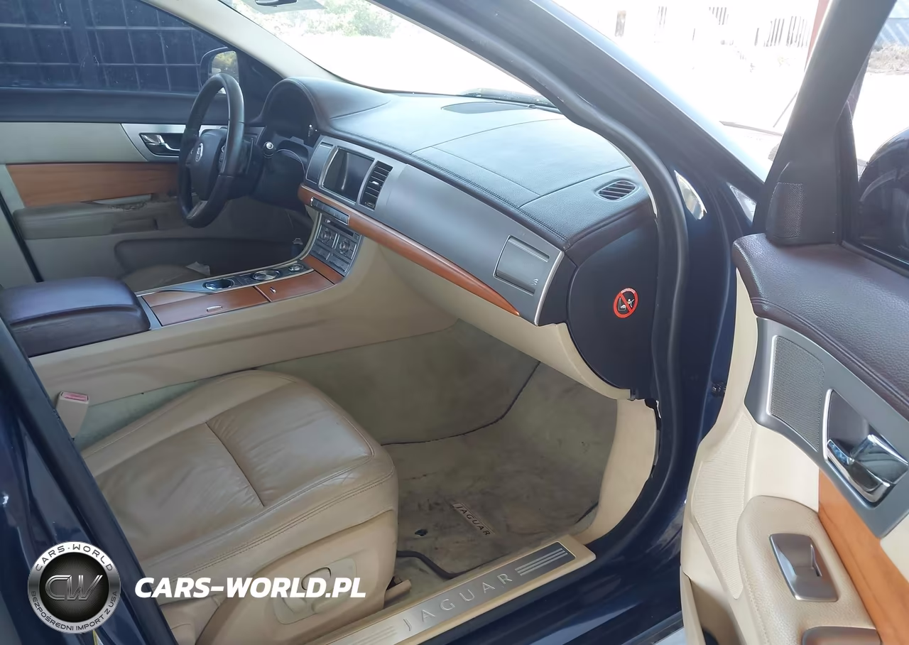 2010 Jaguar Xf VIN:SAJWA0FA2AHR52851 - 5