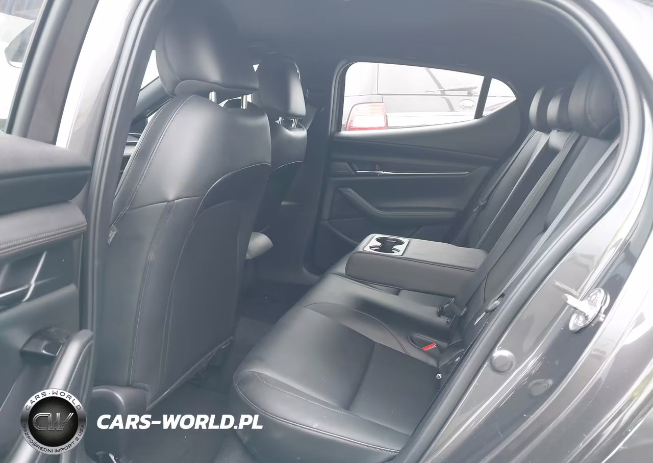 2019 Mazda Mazda3 Preferred Package VIN:JM1BPAMM6K1119725 - 8