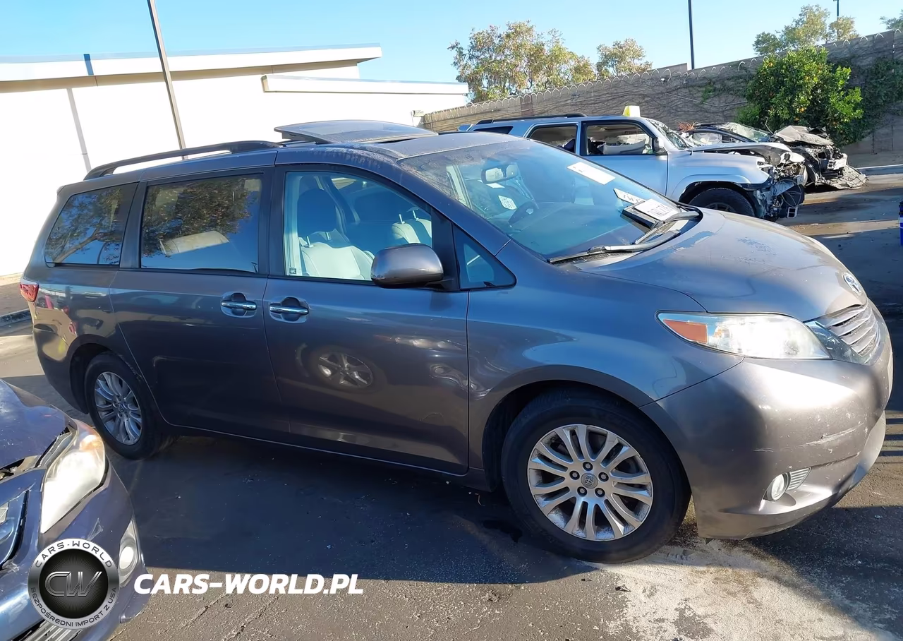 2017 Toyota Sienna Xle 8 Passenger VIN:5TDYZ3DC0HS797664 - 13