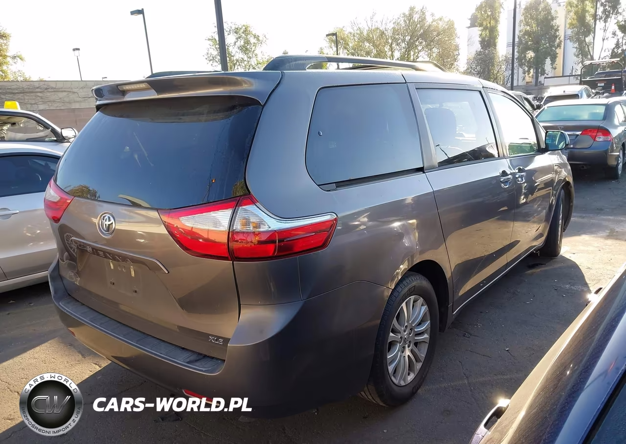 2017 Toyota Sienna Xle 8 Passenger VIN:5TDYZ3DC0HS797664 - 4