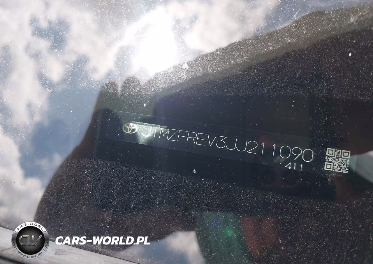 2018 Toyota Rav4 Le VIN:JTMZFREV3JJ211090 - 18