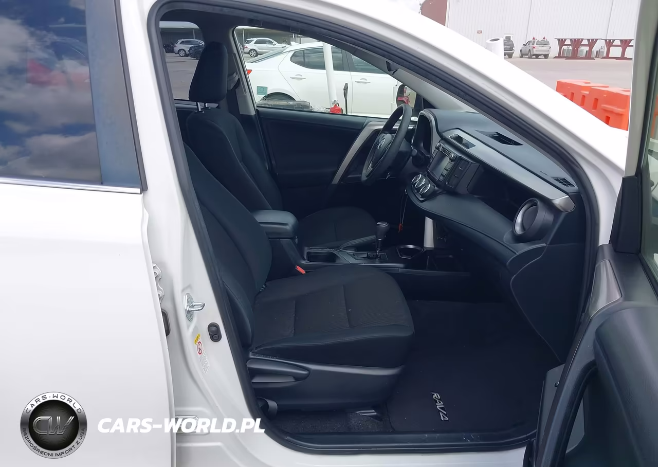 2018 Toyota Rav4 Le VIN:JTMZFREV3JJ211090 - 5