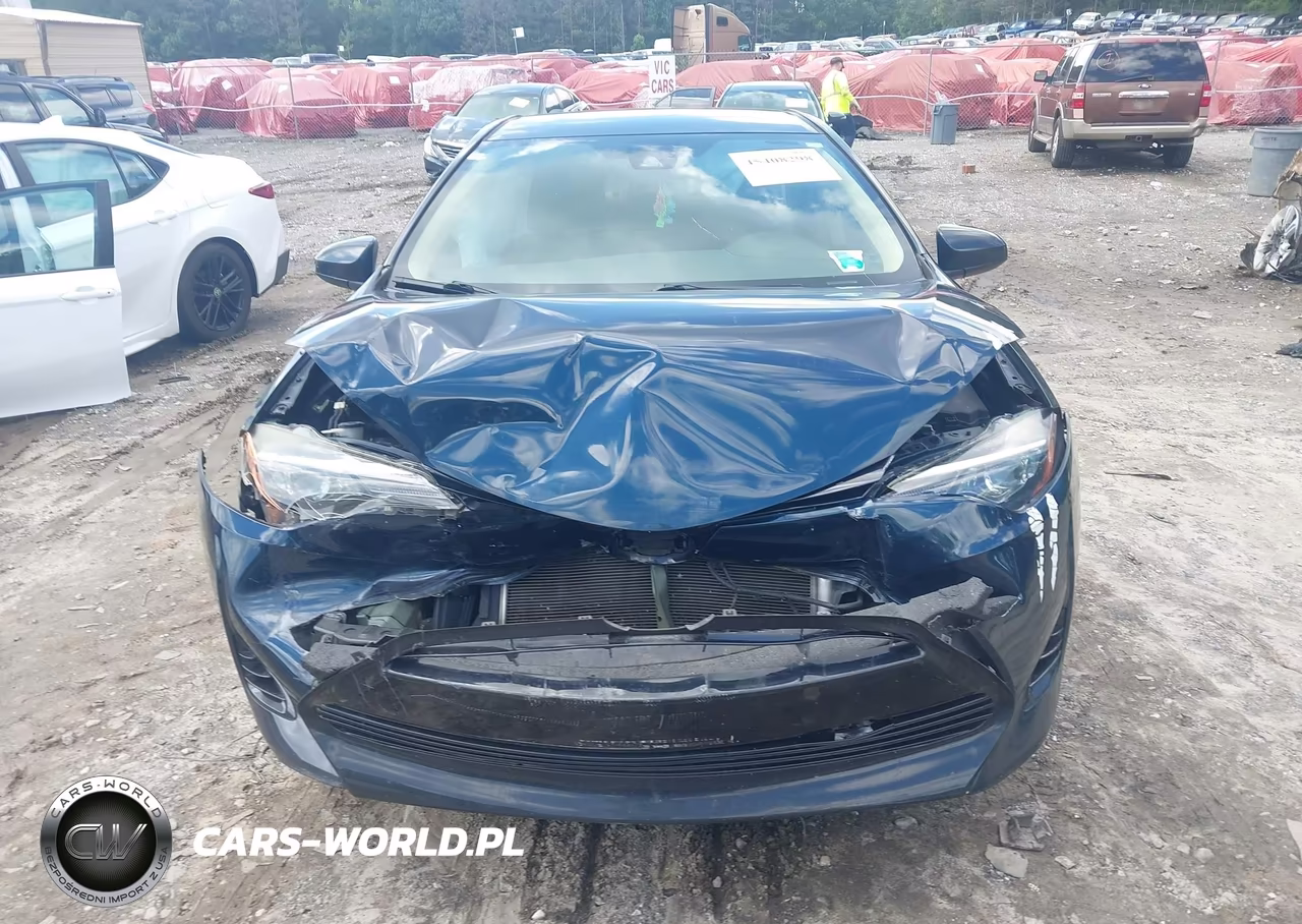 2018 Toyota Corolla Le VIN:5YFBURHE9JP841839 - 12