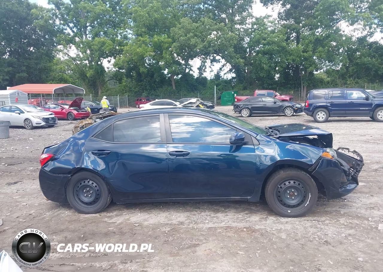 2018 Toyota Corolla Le VIN:5YFBURHE9JP841839 - 13
