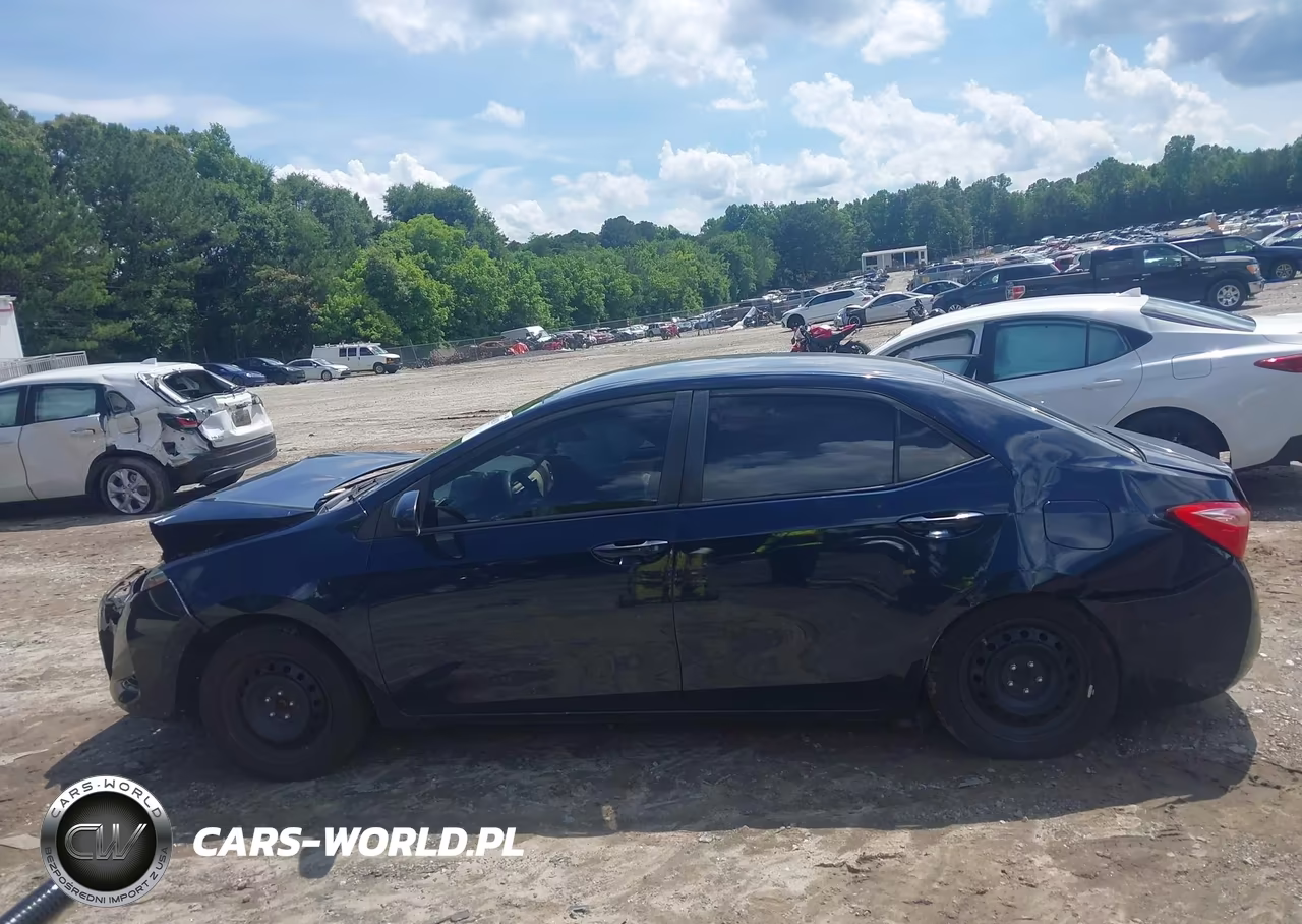 2018 Toyota Corolla Le VIN:5YFBURHE9JP841839 - 14