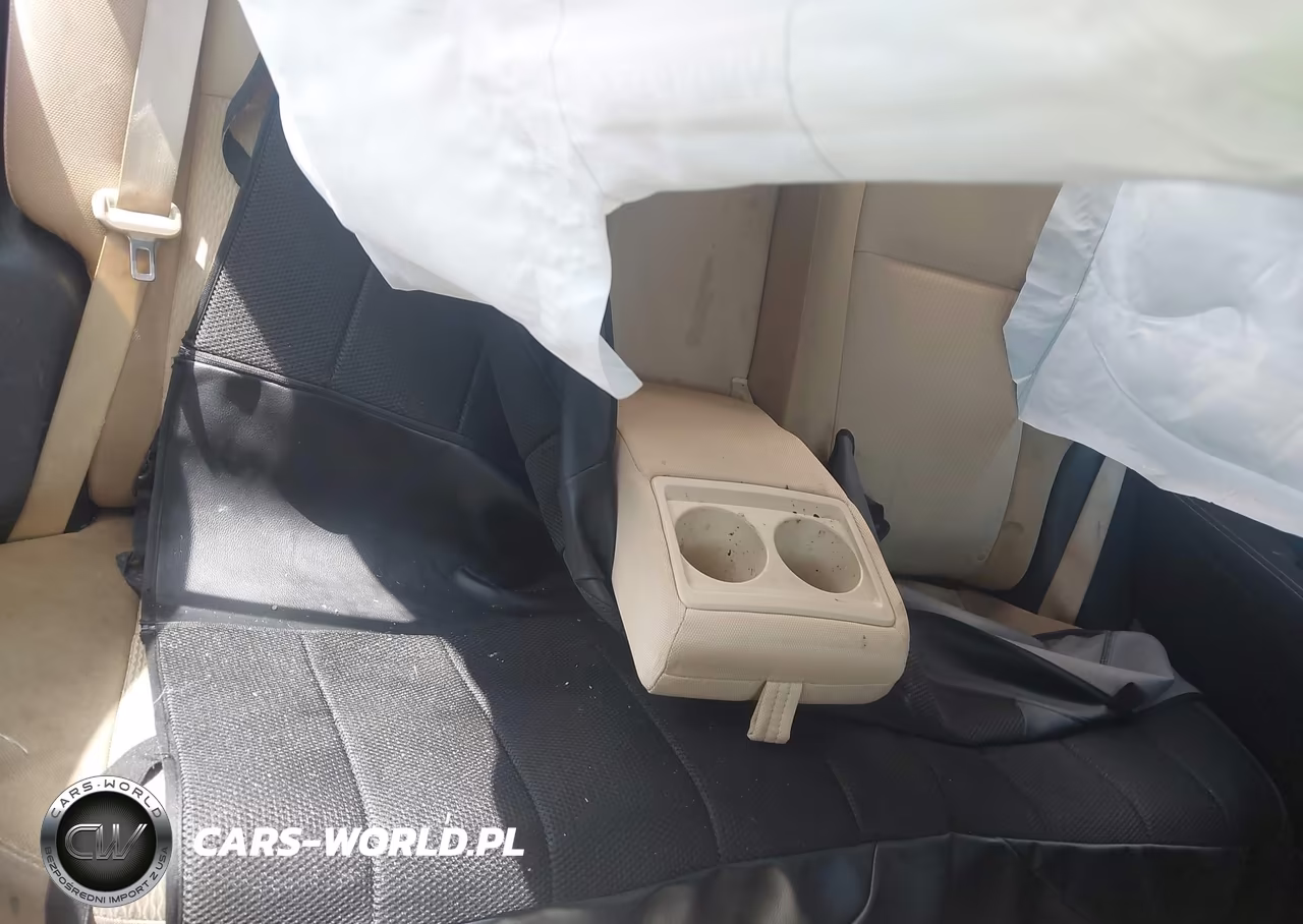 2018 Toyota Corolla Le VIN:5YFBURHE9JP841839 - 8
