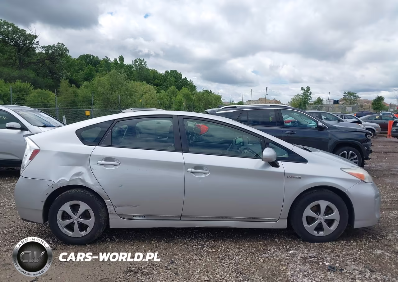 2013 Toyota Prius Two VIN:JTDKN3DU5D5564907 - 13